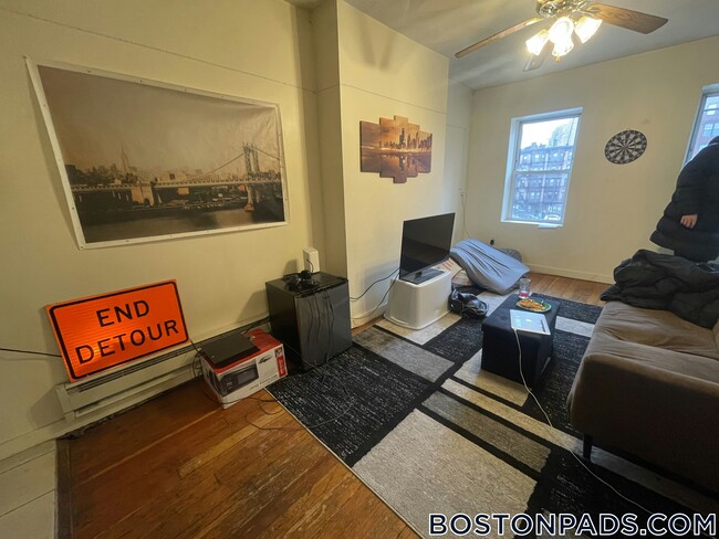 Building Photo - 37 Cooper St