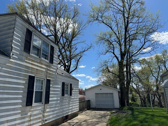 Building Photo - Charming 3-Bedroom Home with Stylish Upgrades