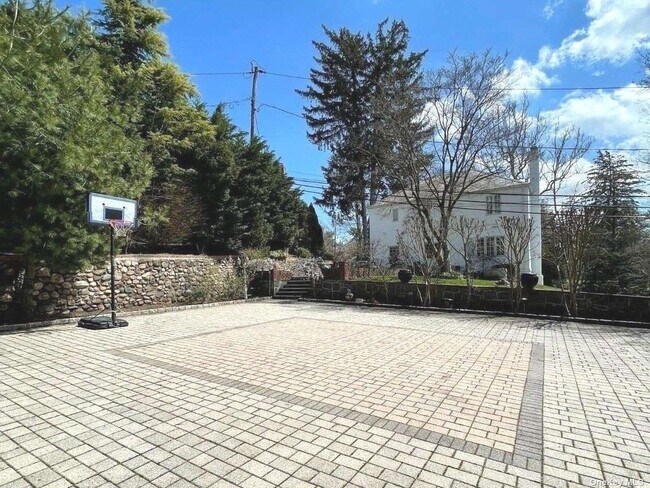 Building Photo - 64 Old Pond Rd