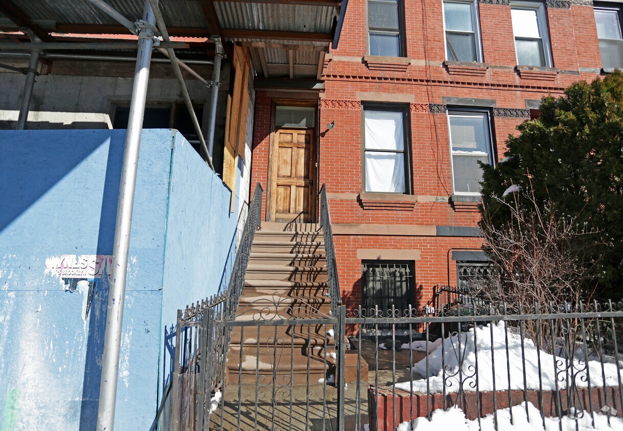 Building Photo - 703 Union St