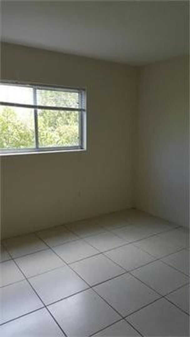 Foto del edificio - Newport Condominiums - 201