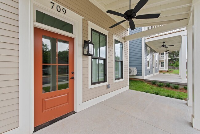 Foto del edificio - Like New! 2 bedroom 2 bathroom cottage sty...