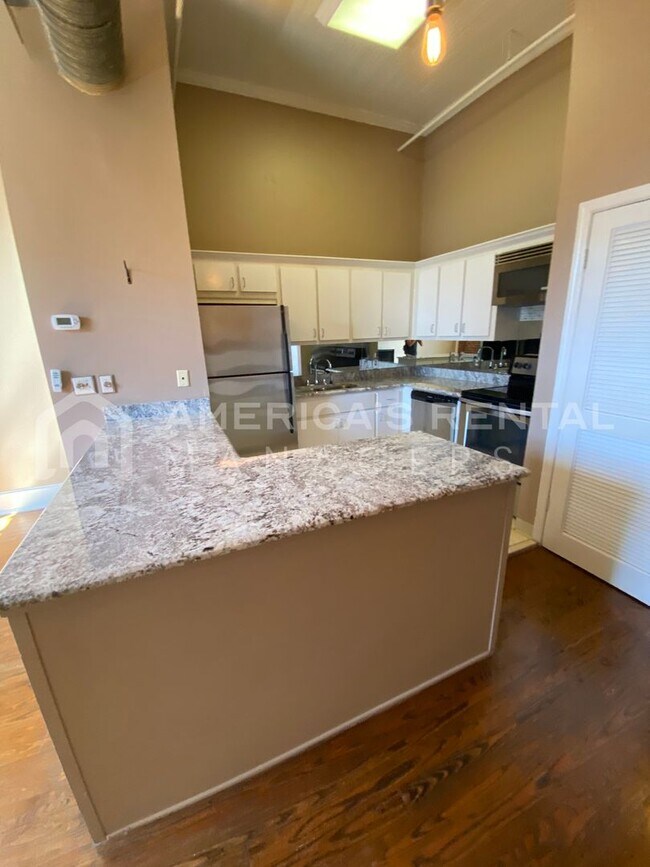 Building Photo - Terrific Condo Available for Rent in Birmi...