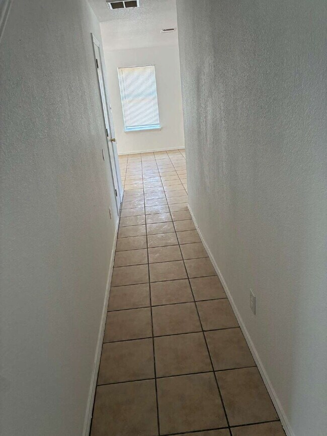 Building Photo - Four Bedroom/ Two and a Half Bed Home Near Brooks City Base