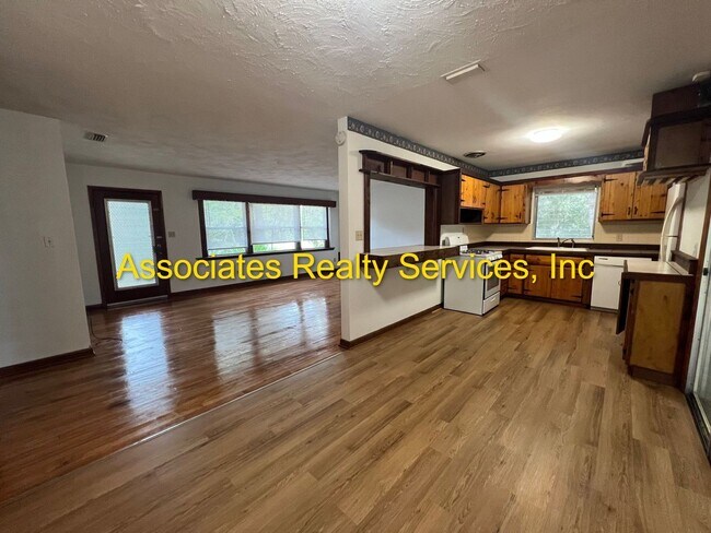 Building Photo - Great NW Location!