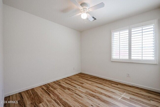 Foto del edificio - 3974 N Dead Wood Dr