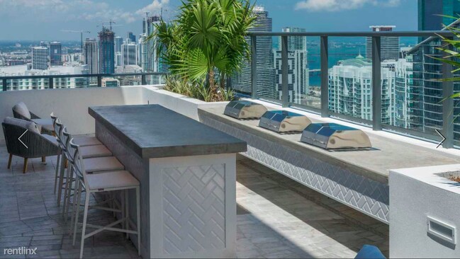 Foto del edificio - 1 br, 1 bath Apartment - 90 SW 8th St
