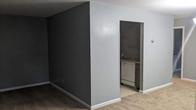 Building Photo - Quiet 1 Bedroom Convenient to Hershey Med and Attractions