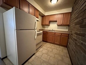 Building Photo - 607 Kellywood Manor