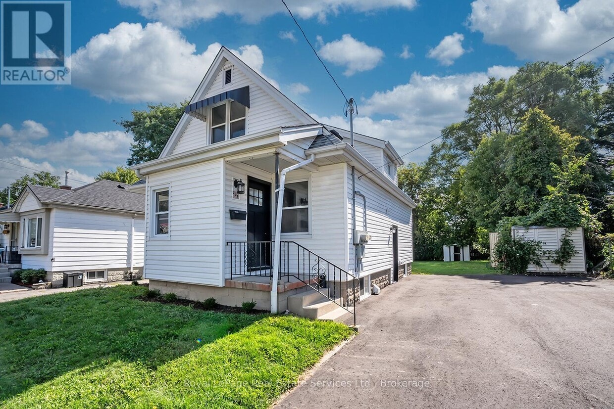 Primary Photo - 235 E 21st St