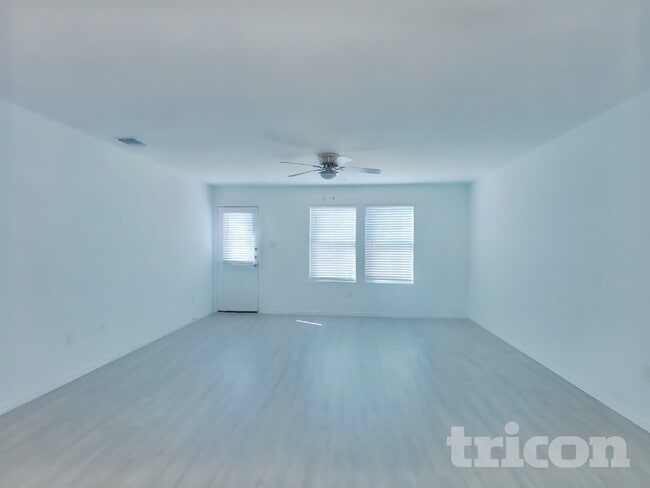 Building Photo - 5715 Vista Point