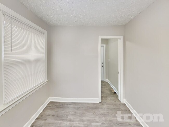 Foto del edificio - 1122 Paramount Cir