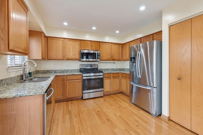 Building Photo - 786 Meadowridge Dr