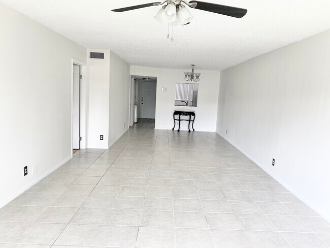 Building Photo - 2885 SW 22nd Ave