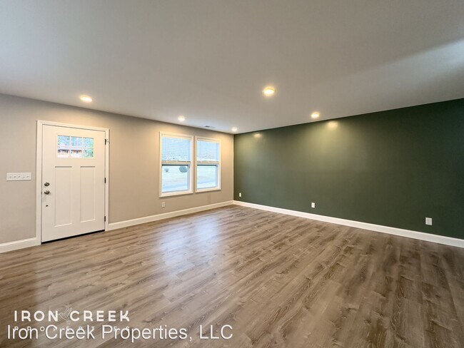 Foto del edificio - 3 br, 2 bath House - 121 Allen Drive