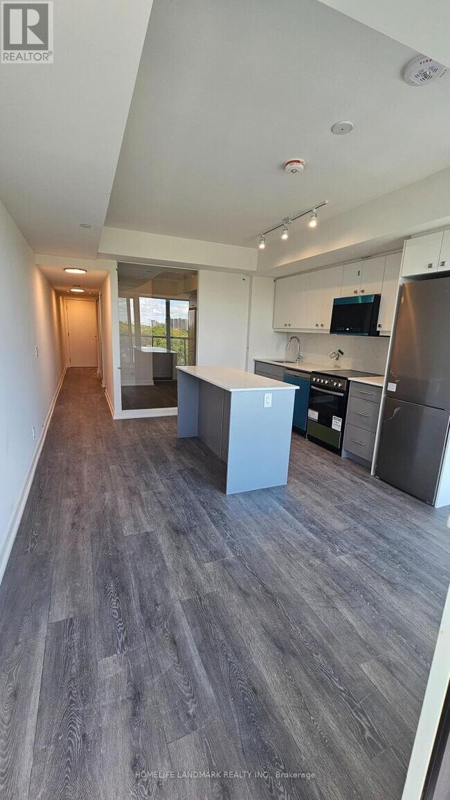 Photo du bâtiment - 2 Manderley Dr