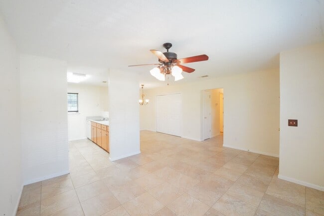 Foto del edificio - Available Now!