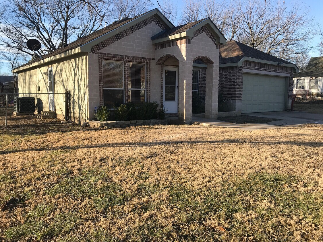 747 Tolson Ave, Van Alstyne, TX 75495 House Rental in Van Alstyne, TX