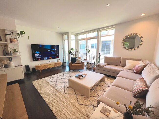 Foto del edificio - 1400 N Fuller Ave