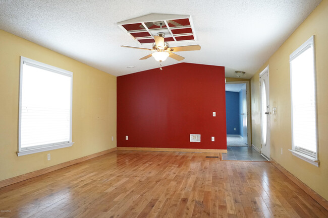 Building Photo - 213 Whispering Pines Ct