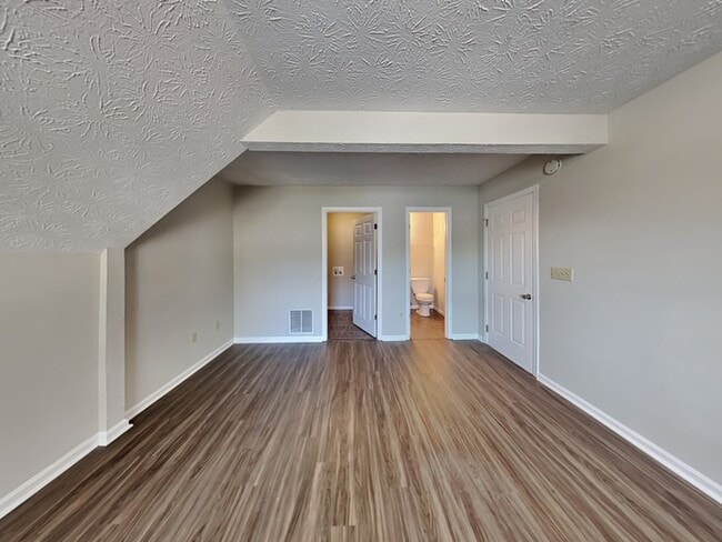 Building Photo - 6156 Raleigh Oaks Ct