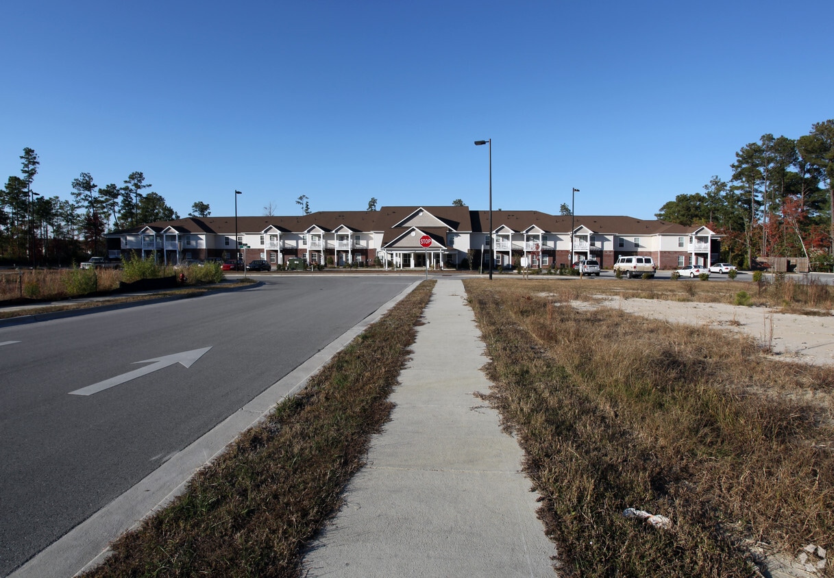 Longbourne Apartments Apartments in Jacksonville, NC