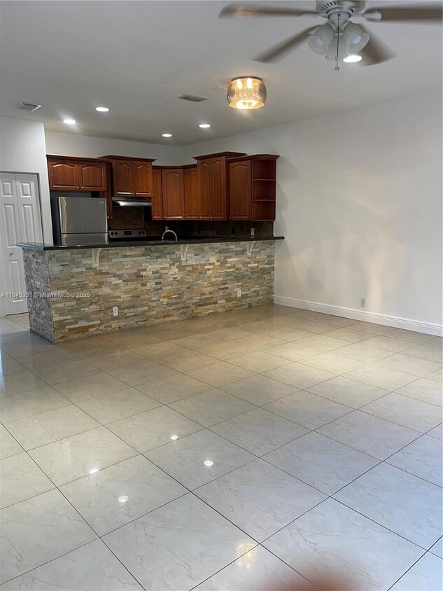 Foto principal - 5614 Pierce St