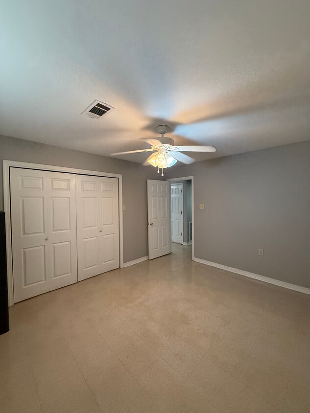 Building Photo - Crystal Lake Apartments