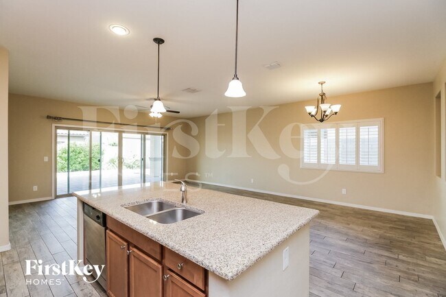 Building Photo - 376 W Flame Tree Ave