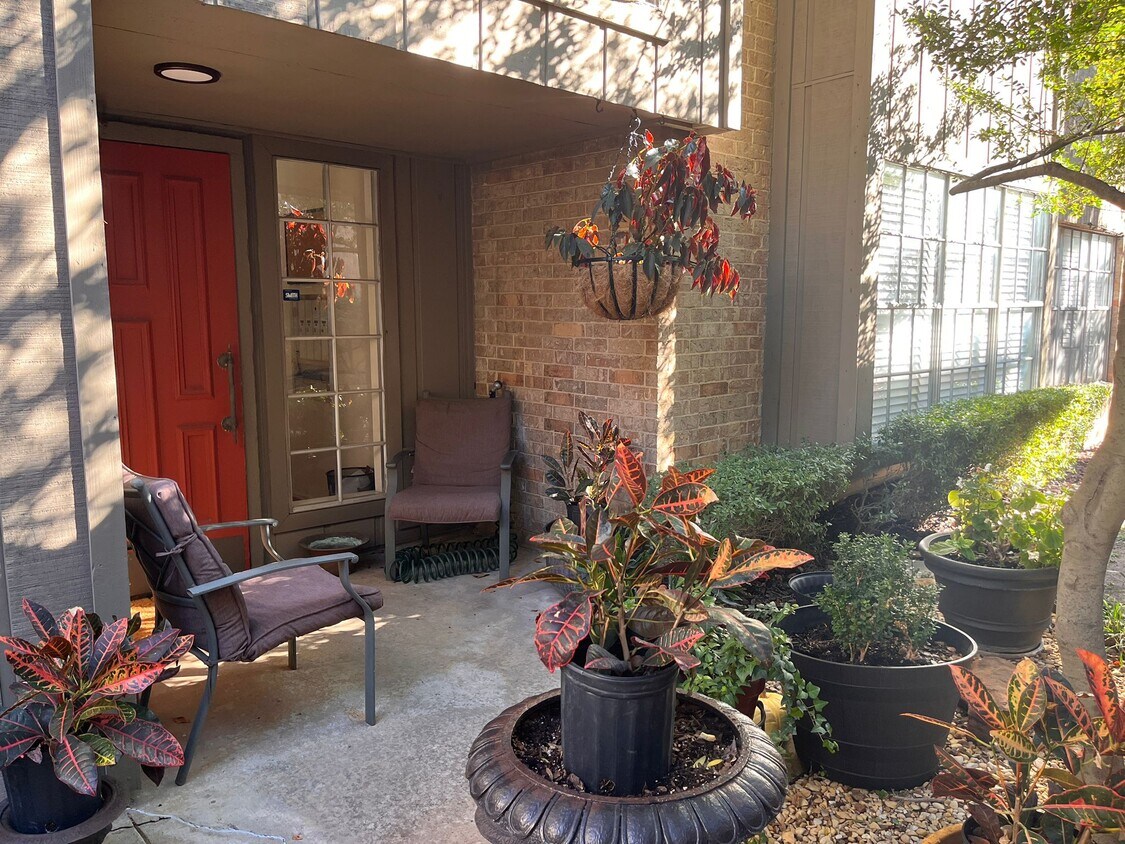 10430 High Hollows Dr Unit 139, Dallas, TX 75230 Condo for Rent in