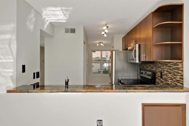 Building Photo - 8103 Glenmoor Dr