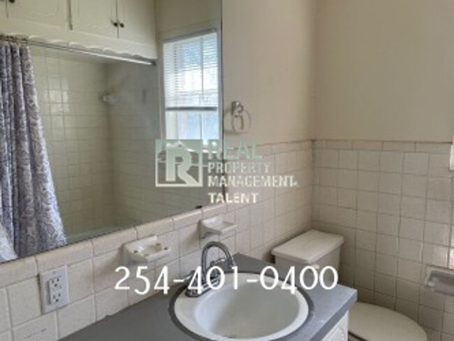 Foto del edificio - 2 Bedroom, 1.5 Bathroom Duplex Townhome fo...