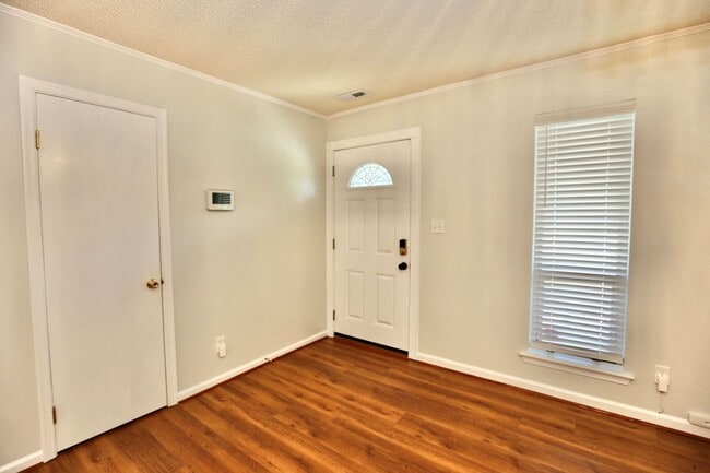 Foto del edificio - Adorable 3-Bedroom Home Ready 12-05-25!! Fenced Backyard - Pet Friendly - Open Floor-Plan!