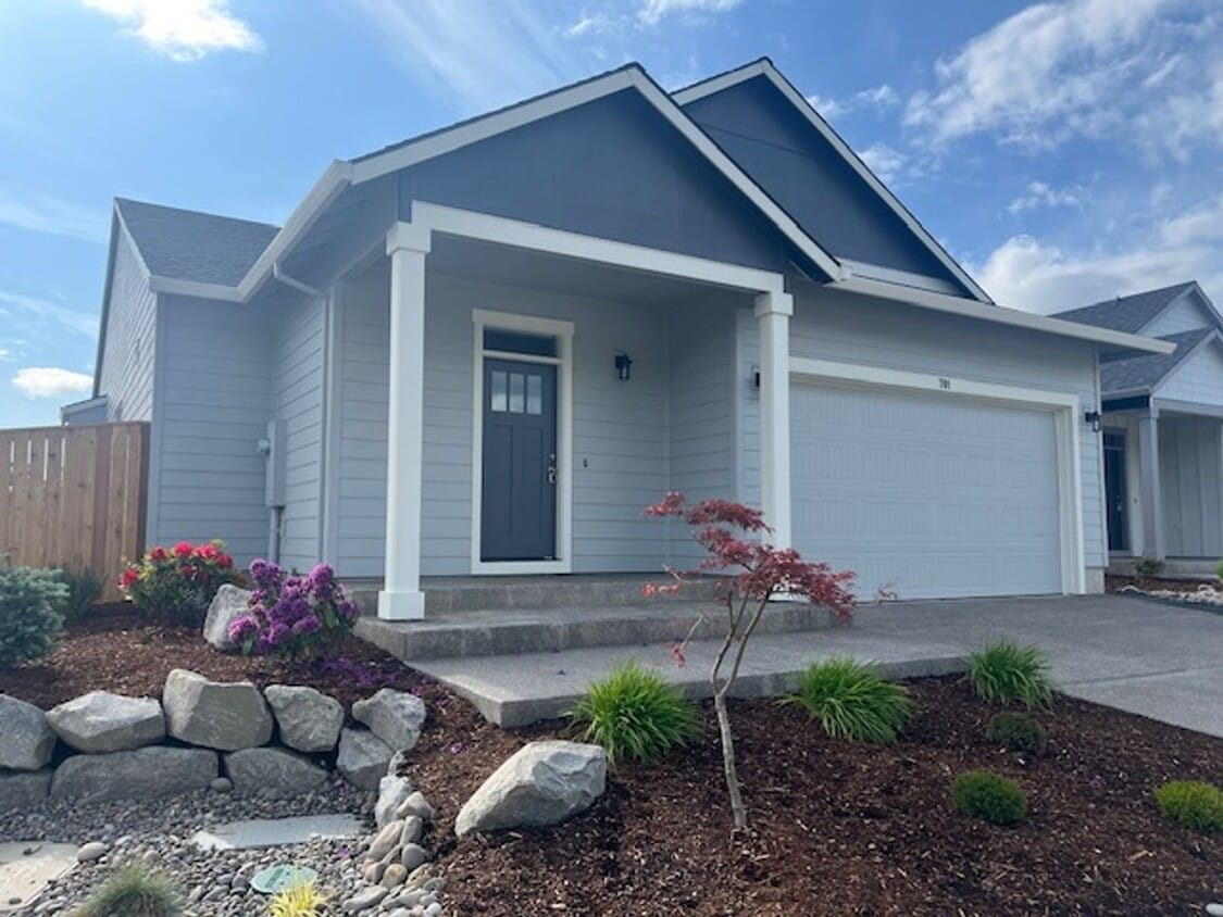 Primary Photo - 3 Bedroom 2 Bath Silverton OR