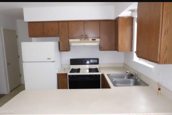 Building Photo - 2 br, 2 bath House - 18515 E 12 Mile Rd