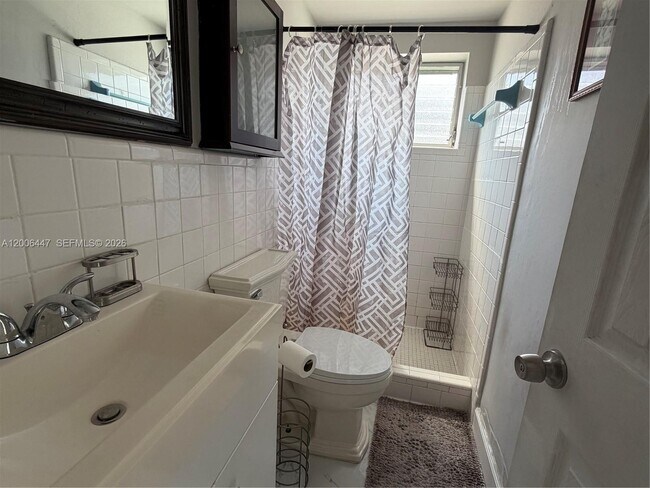 Foto del edificio - 1430 NE 170th St