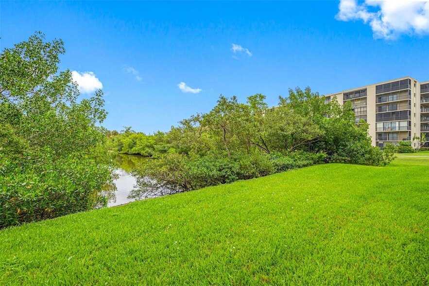 Foto principal - 900 Cove Cay Dr