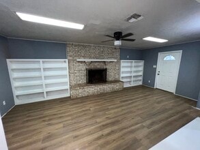 Building Photo - 1205 W Craig Cir