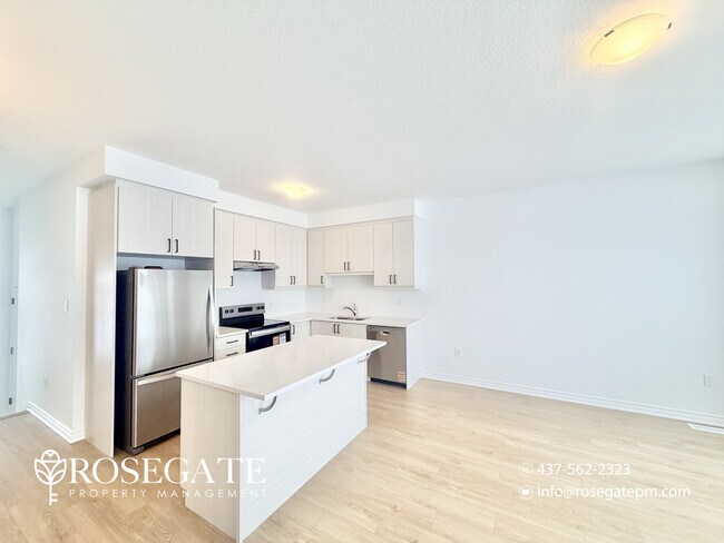 Photo du bâtiment - Spacious 3-Bedroom Freehold Townhouse with Private Garage & Outdoor Space in Kitchener