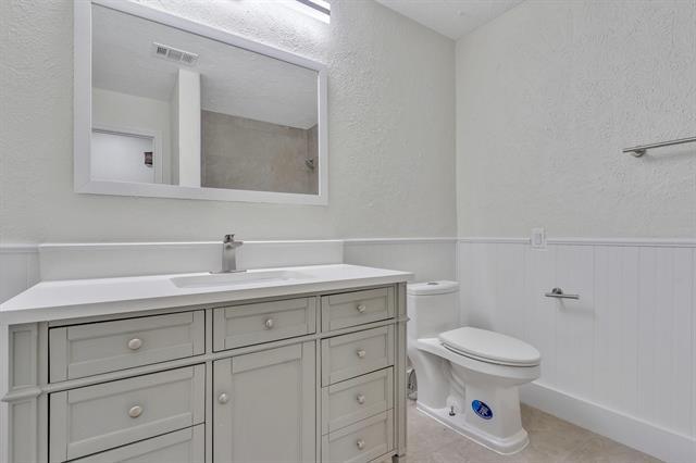 Building Photo - 2804 Knollwood Dr