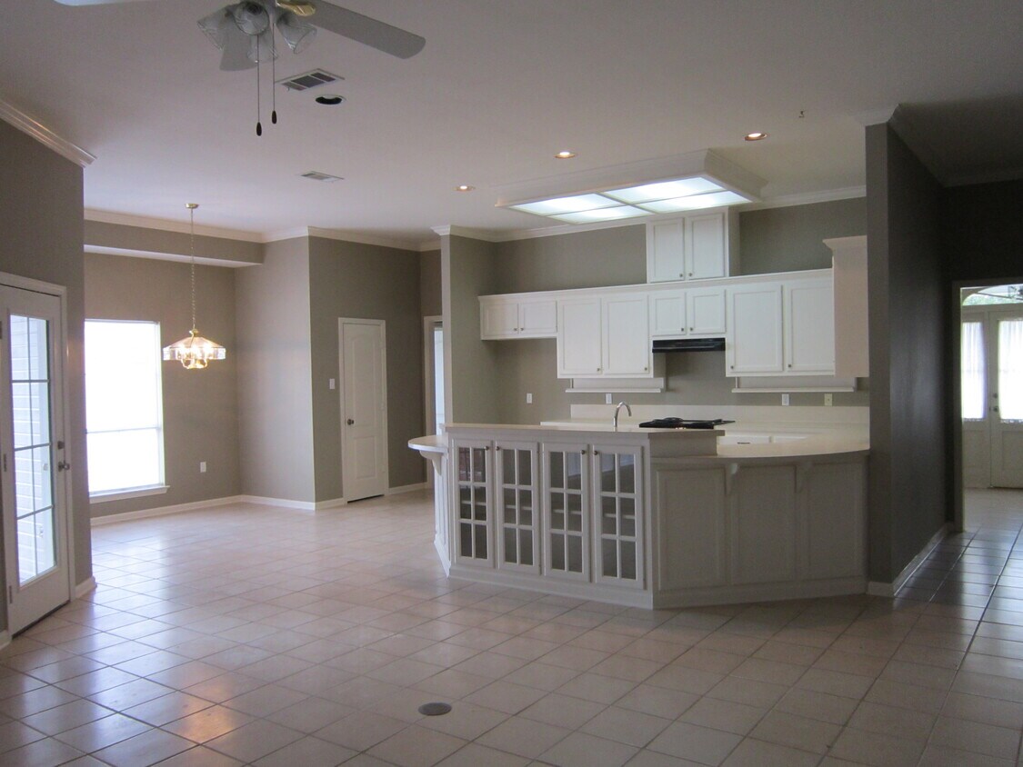 Primary Photo - 10321 S Braxton Dr