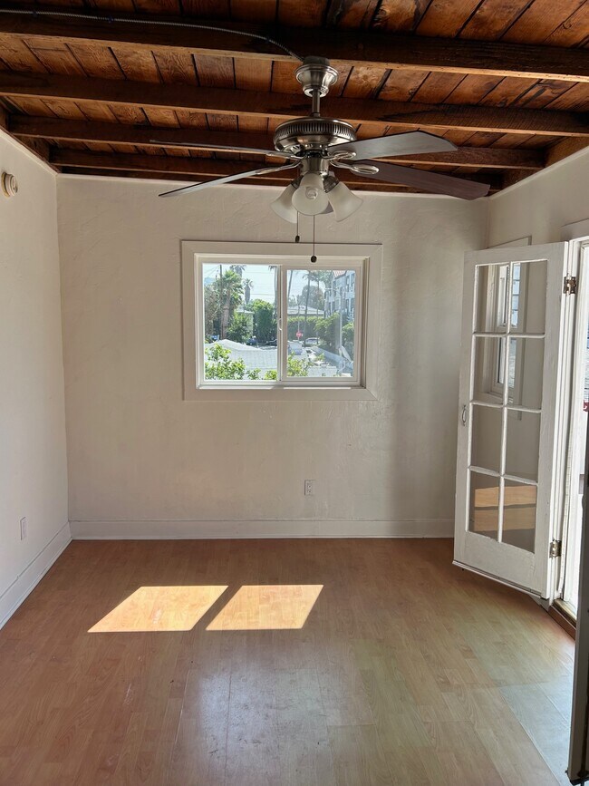 Foto del edificio - 1333 N Mansfield Ave