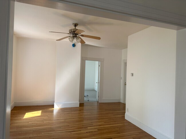 Building Photo - 495 Rimmon St