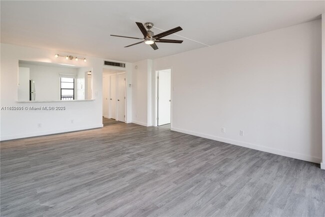 Foto del edificio - 3401 N Country Club Dr