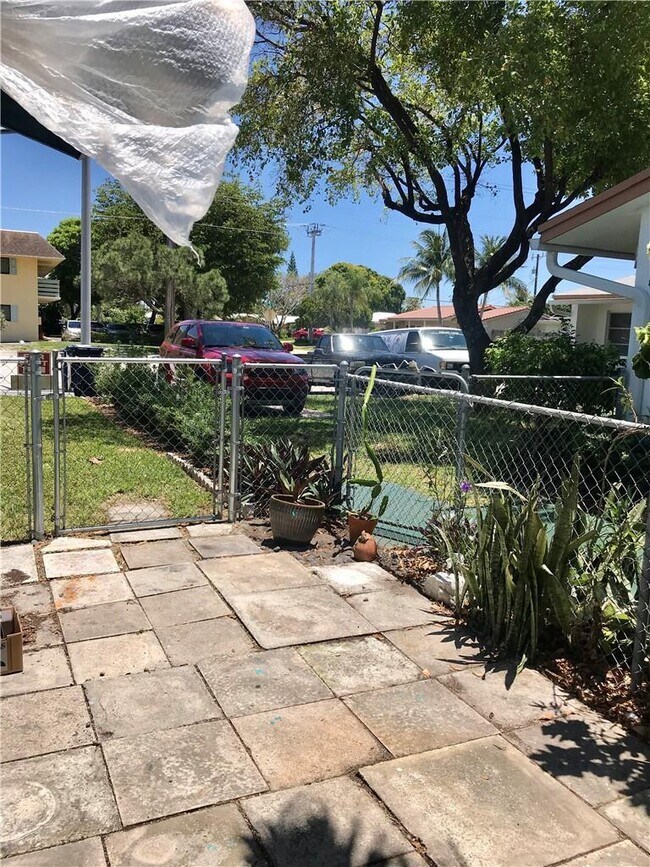 Building Photo - 5861 NE 18th Ave