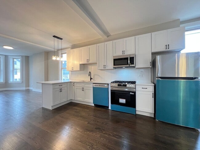 Building Photo - 2249 W Cermak Rd