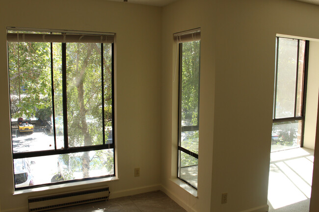 Building Photo - One of the Largest Floor Plans - In-unit S...