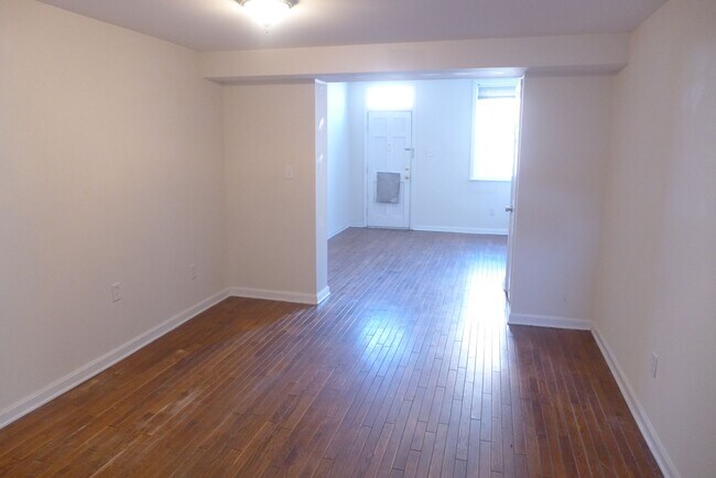 Building Photo - 512 S Wolfe St