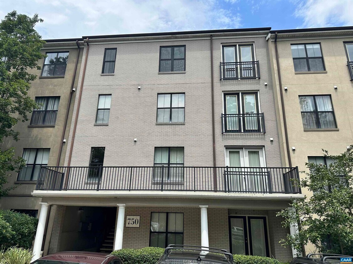 Foto principal - 750 Walker Square