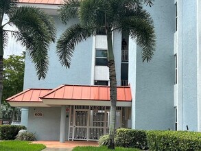 Building Photo - 605 S Pine Island Rd